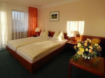 Hotel Stroebinger Hof - Therme Wellness 4*